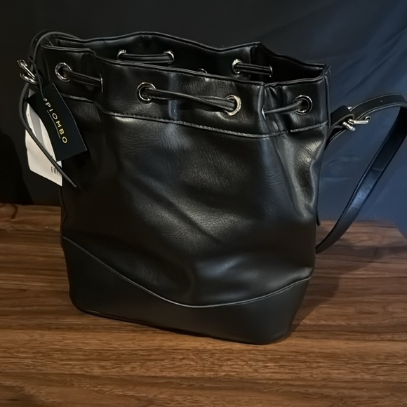 Piombo Elegant Black‎ Bucket Bag - Picture 3 of 6
